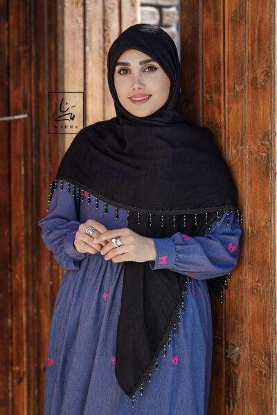 روسری مشکی آویز مروارید طلایی