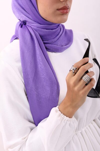 روسری ساتن ابریشم رنگ بنفش روشن