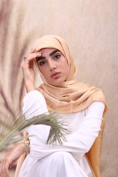 روسری ساتن ابریشم کرم نخودی