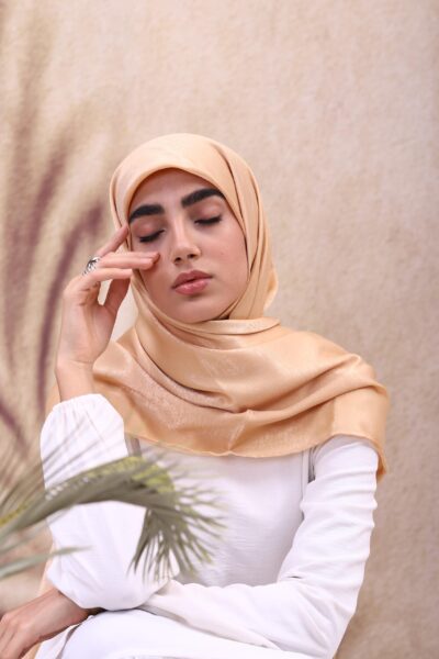روسری ساتن ابریشم کرم نخودی