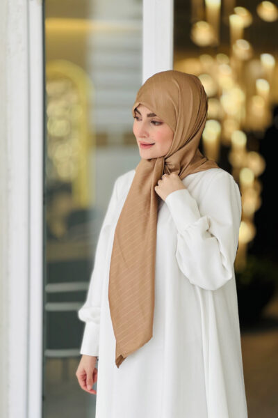 روسری ساتن خطدار نسکافه ای